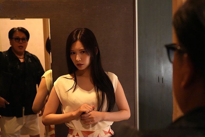 bi-mat-cua-toi-va-nang-sep-nu-xinh-dep-voi-ve-ngoai-kho-tinh